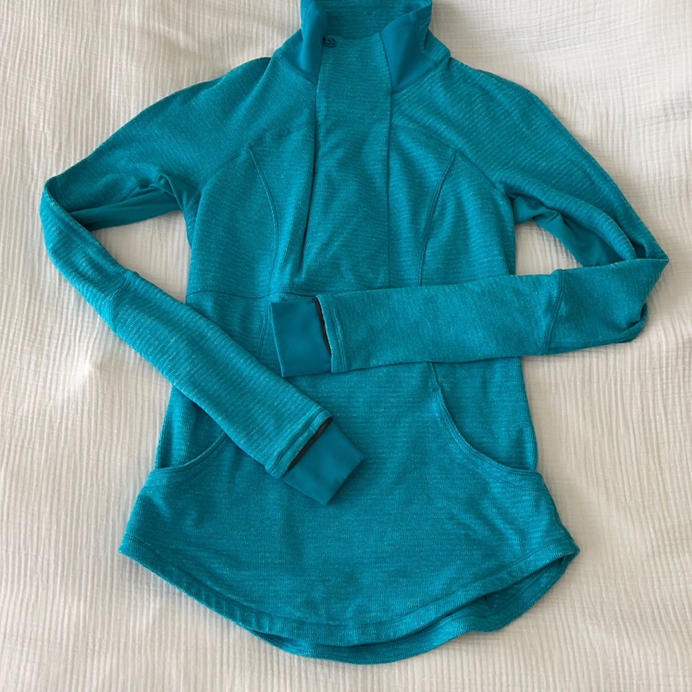 lululemon running half zip w/ thumb holes